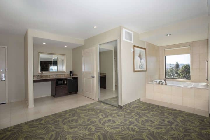 Lounge 60 of 80