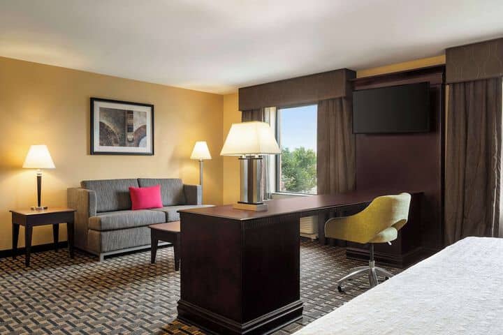 Room 17 of 39