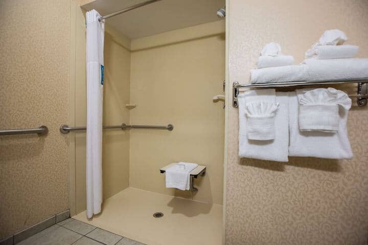 Room 48 of 102
