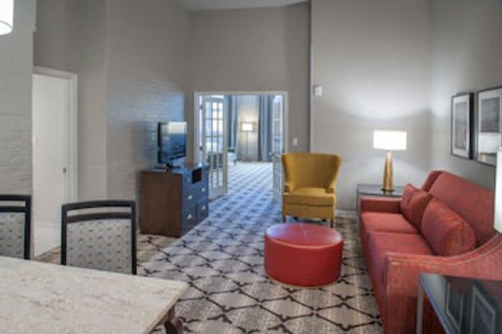 Room 163 of 291