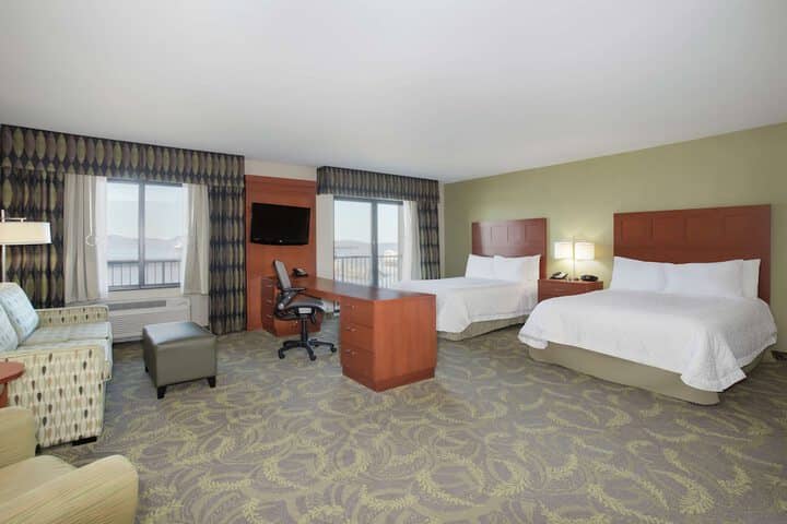 Room 10 of 80