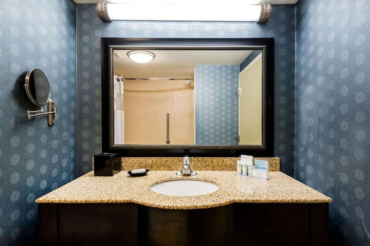 Room 21 of 33