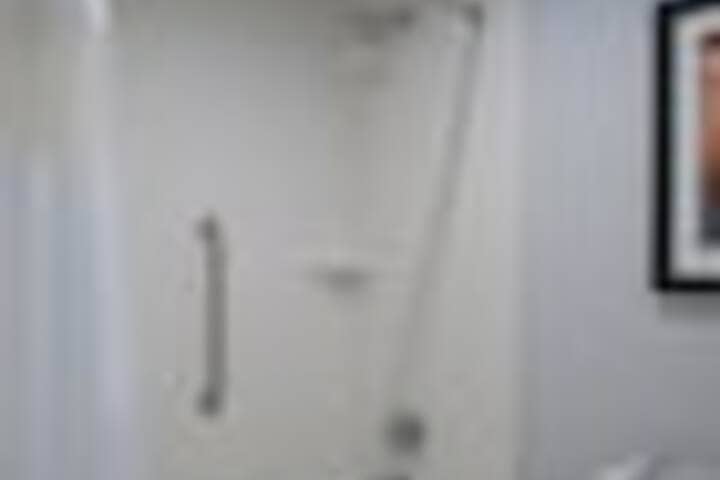 Room 176 of 291