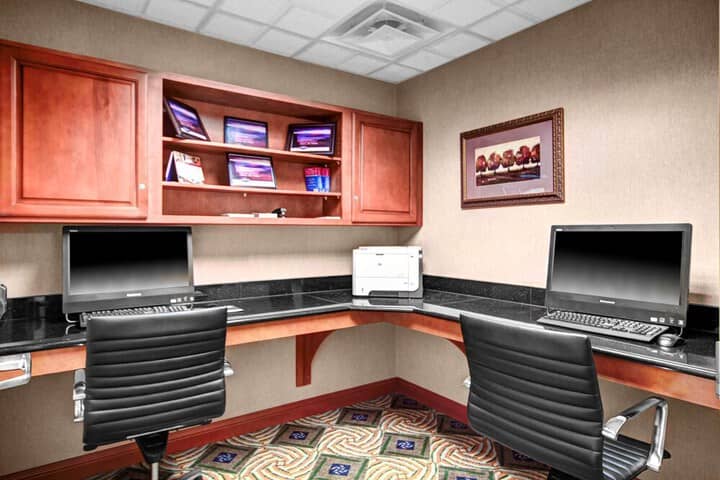 Business Center 25 of 27