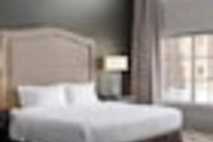 Room 104 of 291
