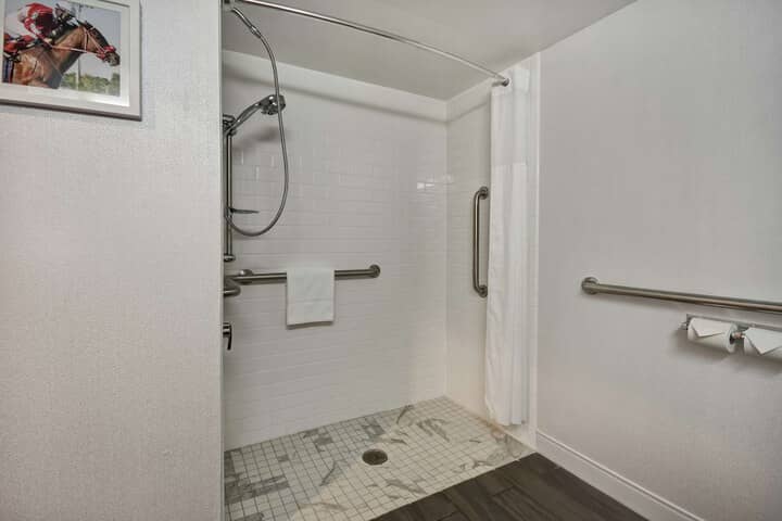 Room 32 of 45