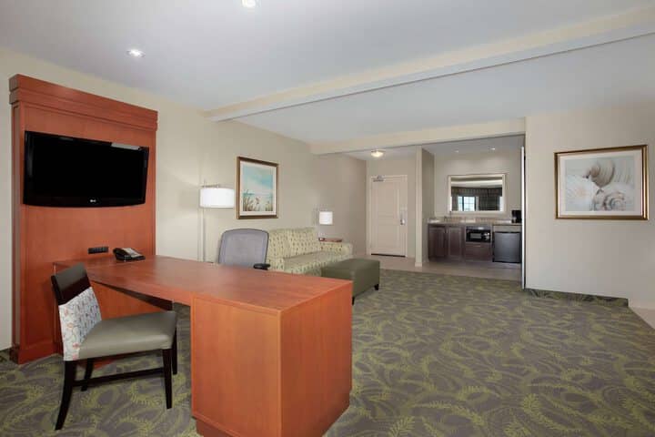 Room 42 of 80
