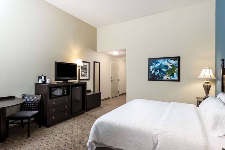 Room 17 of 33