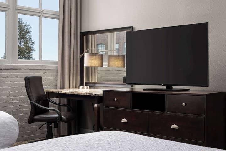 Room 102 of 291