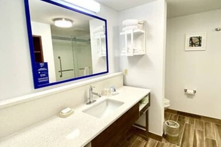 Room 25 of 63