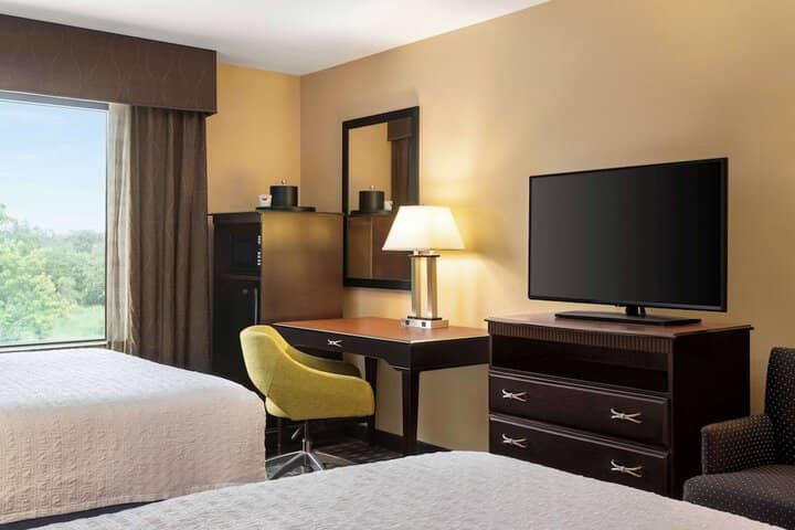 Room 6 of 39