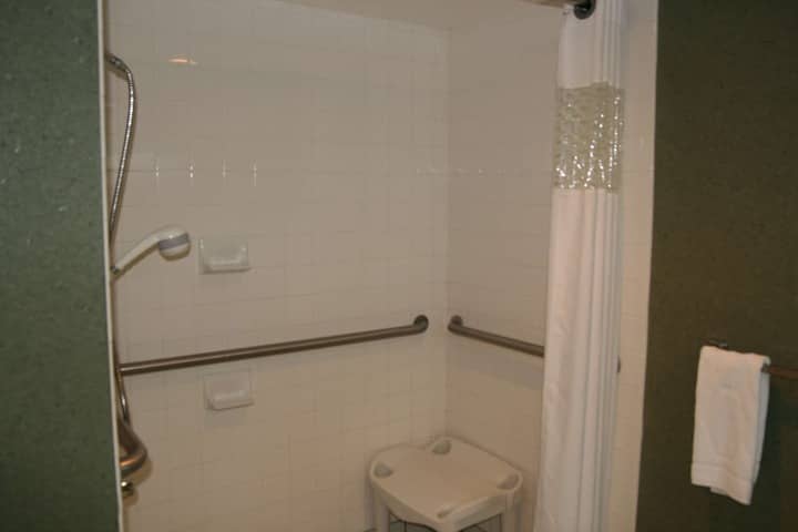 Room 32 of 69