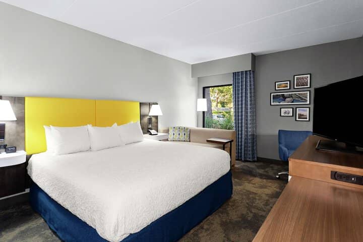 Room 4 of 33