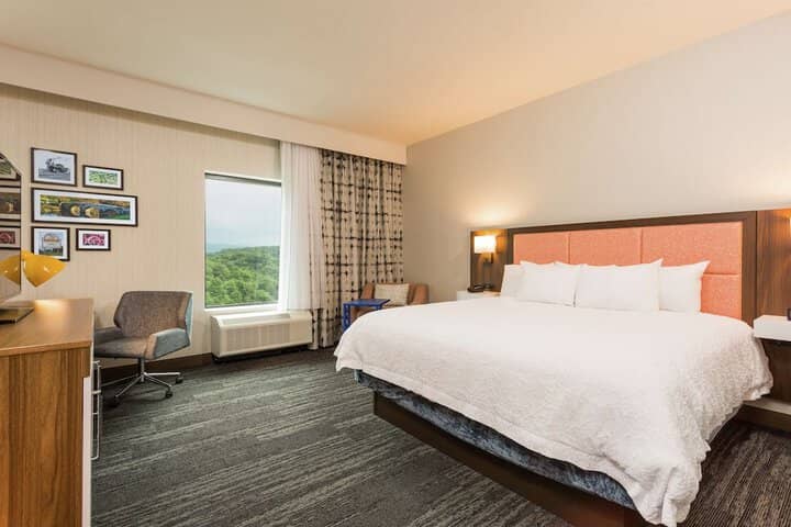 Room 5 of 33