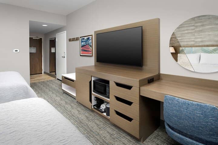 Room 6 of 28