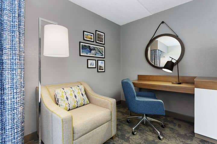 Room 10 of 33