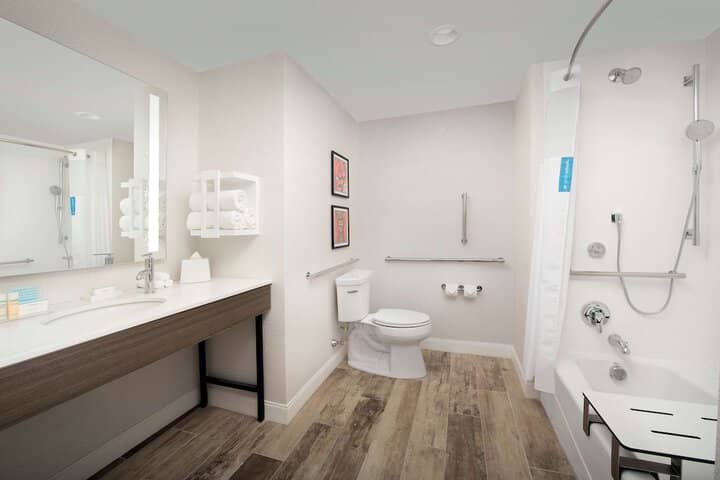 Room 15 of 28