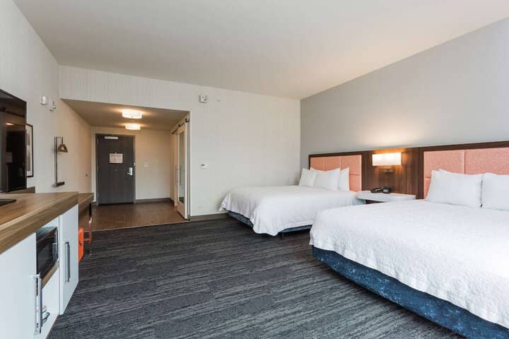 Room 6 of 33