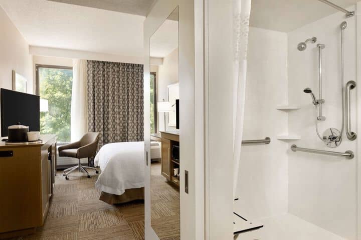 Room 6 of 30