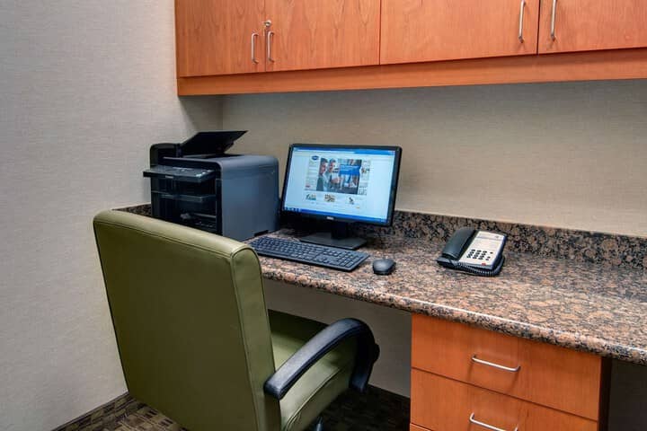Business Center 75 of 80